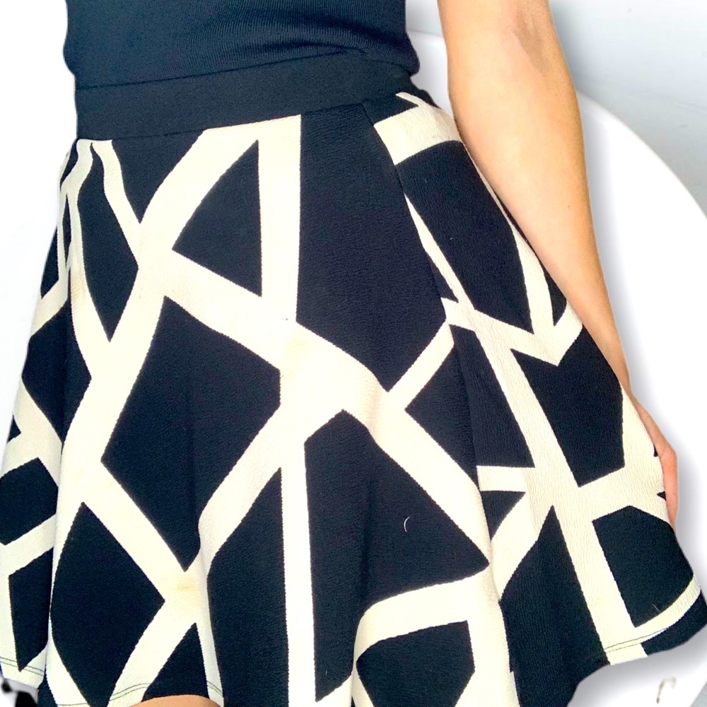 Flowy Abstract Black & White Skirt